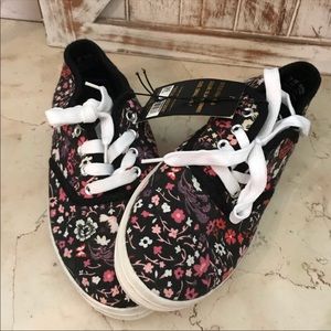 NICOLE’S BOUTIQUE floral canvas sneakers